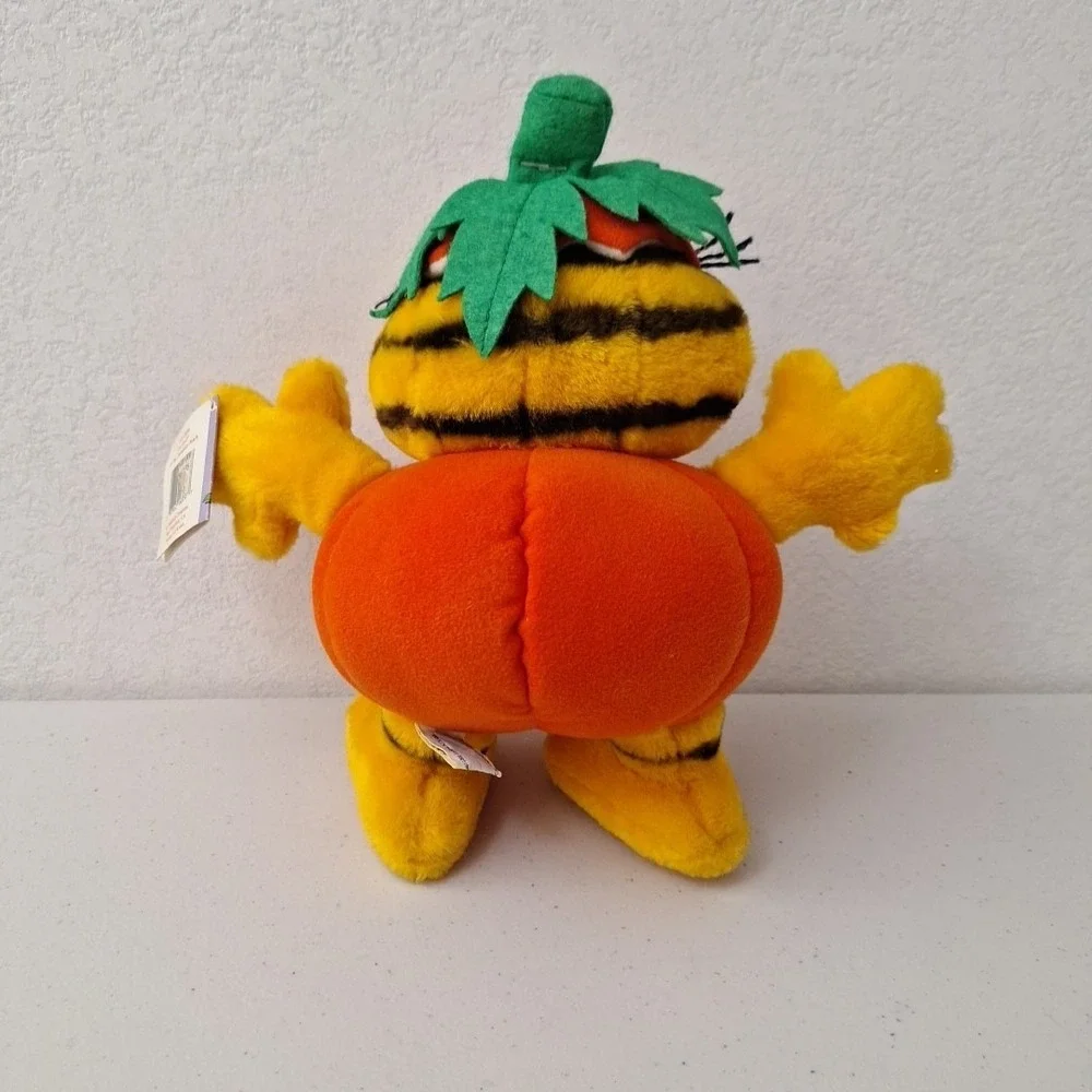 Vintage 1981 DAKIN Garfield Pumpkin Patch Halloween Plush Stuffed Toy 12